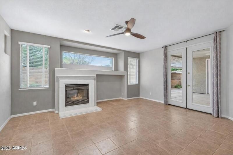 Johns lising rm empty view