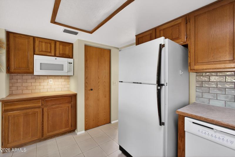 New under cabinet lighting & countertops