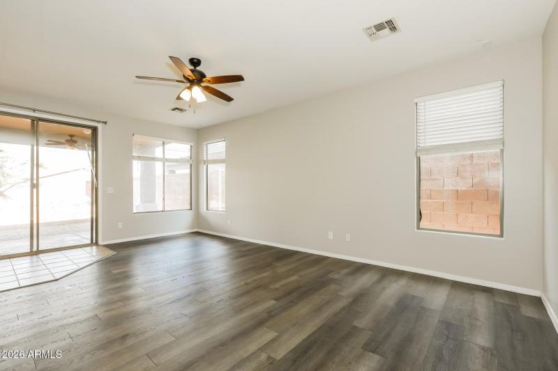 003-photo-living-room-15179169