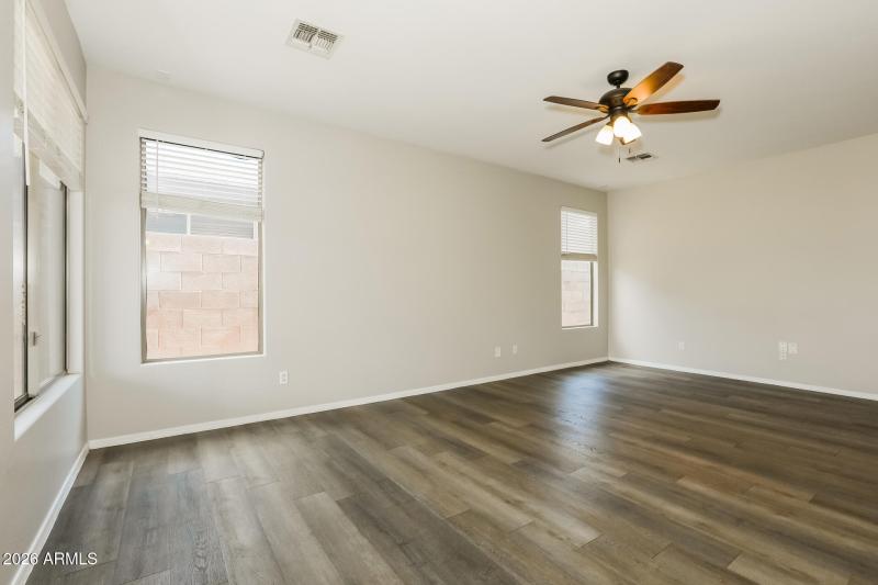 005-photo-living-room-15180608