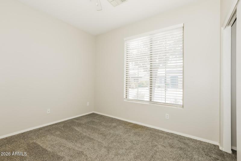 017-photo-bedroom-15180610