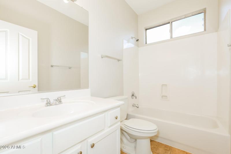 018-photo-bathroom-15179184