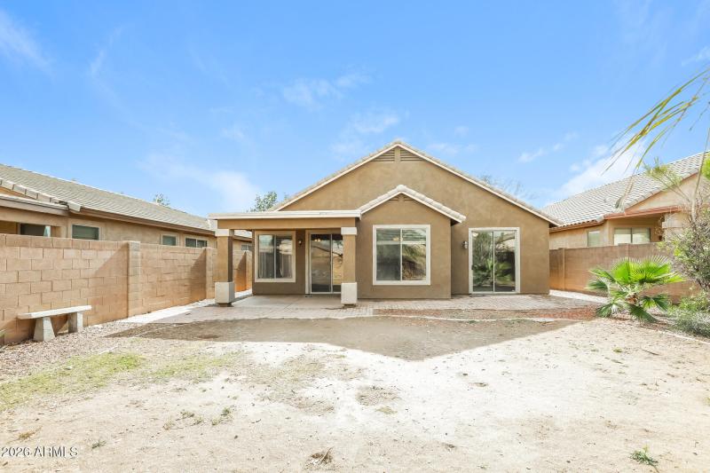 019-photo-rear-view-15180543