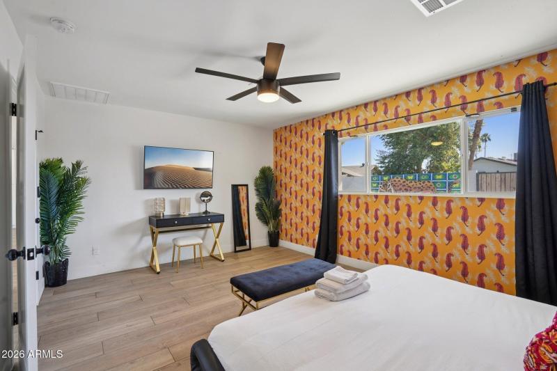 32-web-or-mls-E Clarendon Ave-L0403-032