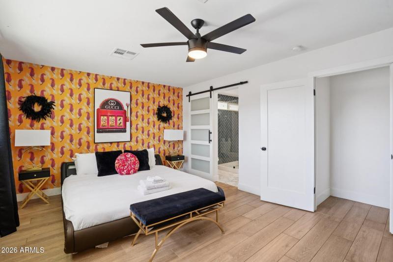 31-web-or-mls-E Clarendon Ave-L0403-031