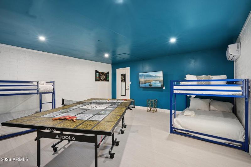 29-web-or-mls-E Clarendon Ave-L0403-029