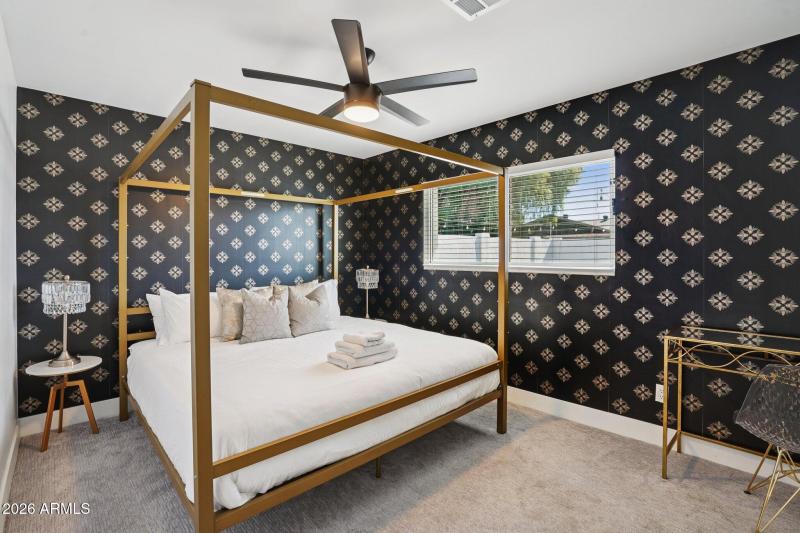 22-web-or-mls-E Clarendon Ave-L0403-022