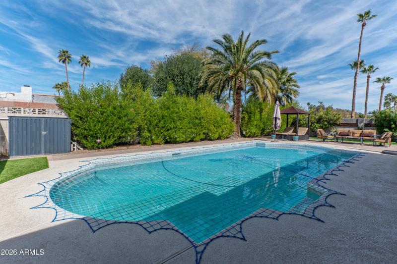 Lush landscaping/great entertaining!