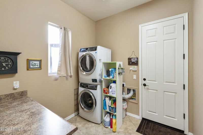 Washer & dryer can be side by side also