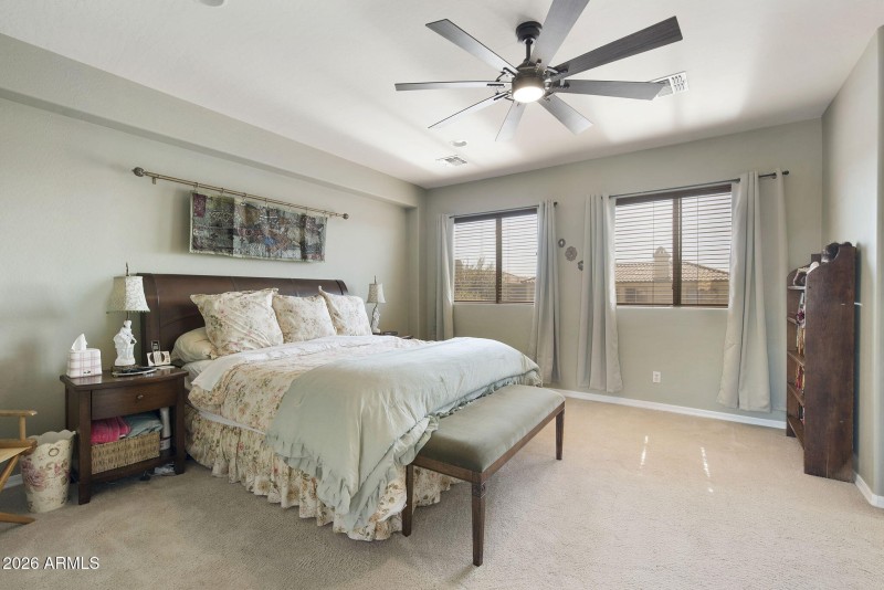 Spacious main bedrrom