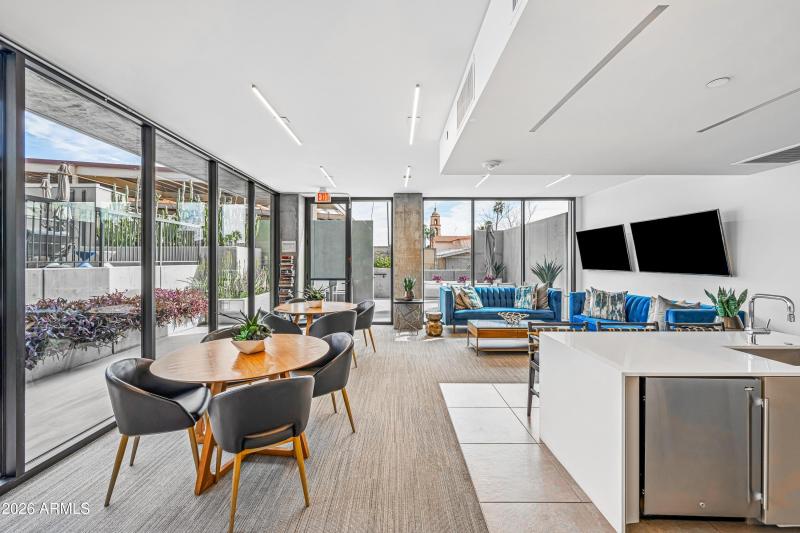 Lounge next to Pool!