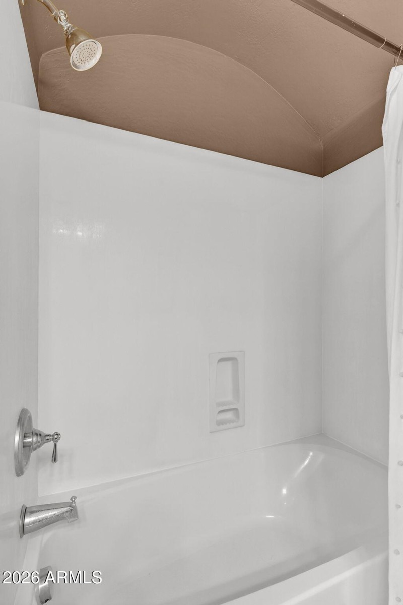 UPSTAIRS BATHROOM TUB/SHOWER