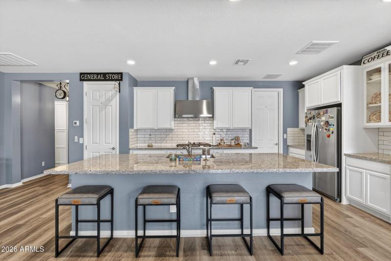 17-web-or-mls-17E Resistance Ave