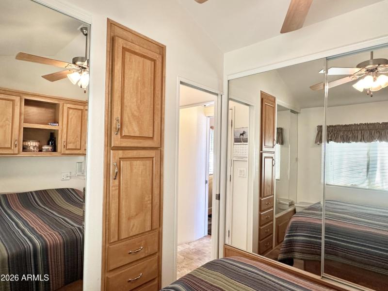 SPLIT MIRRORED CLOSETS