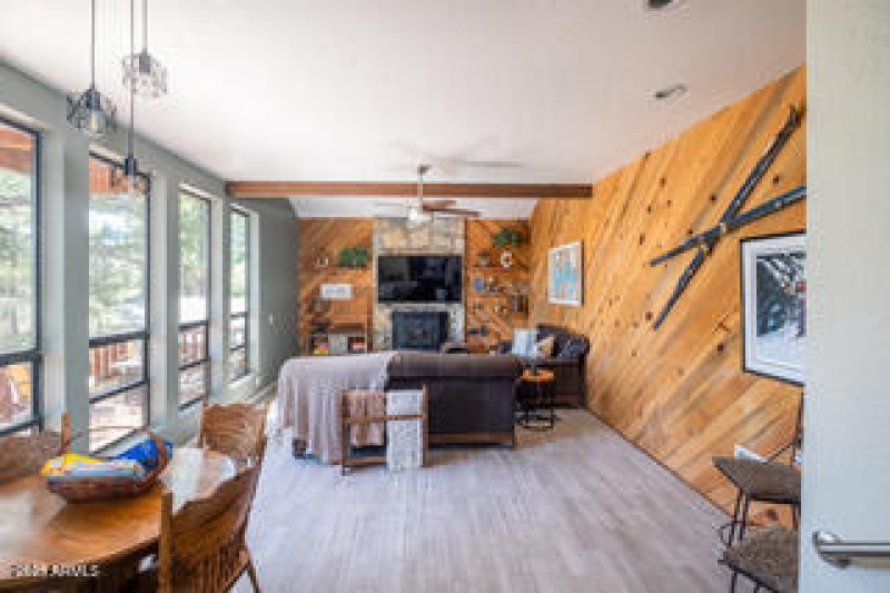 17845 Silverlake 006