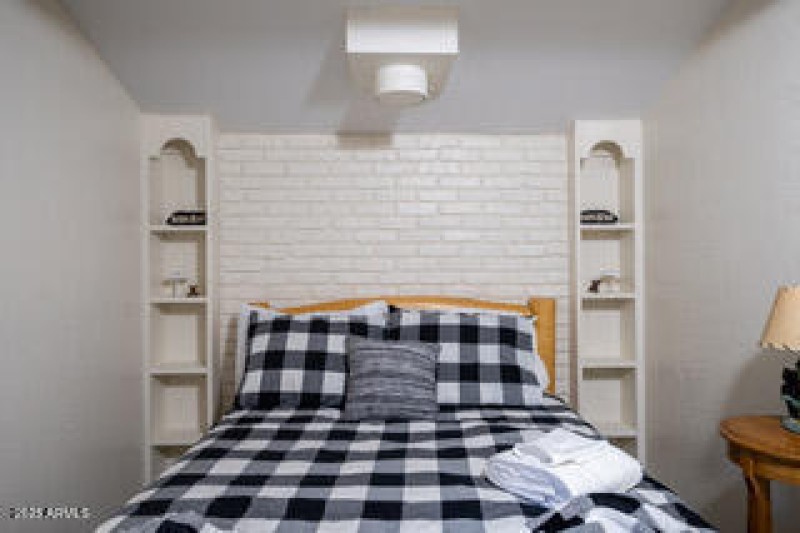 17845 Silverlake 034