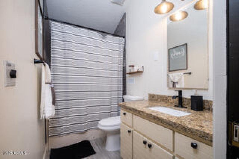 17845 Silverlake 035