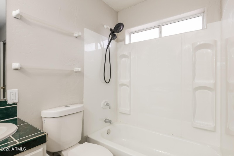 018-photo-bathroom-15182423