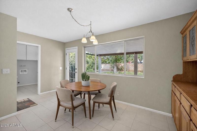 Eat in Nook & Brand New Windows