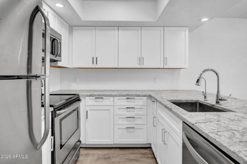 13-web-or-mls-2811 N 61st Pl-13