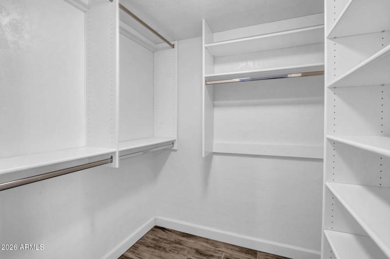 21-web-or-mls-2811 N 61st Pl-21