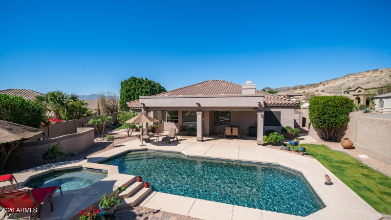 Huge private yard!!!