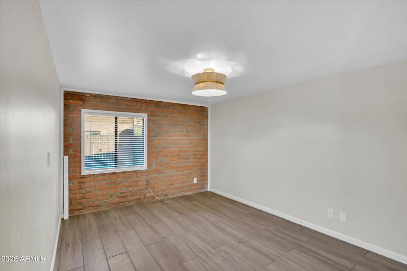 09-3056 N 32nd St 354-9