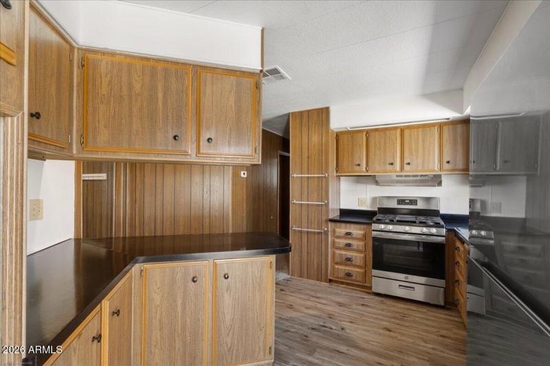 Kitchen - 202 W Merritt St