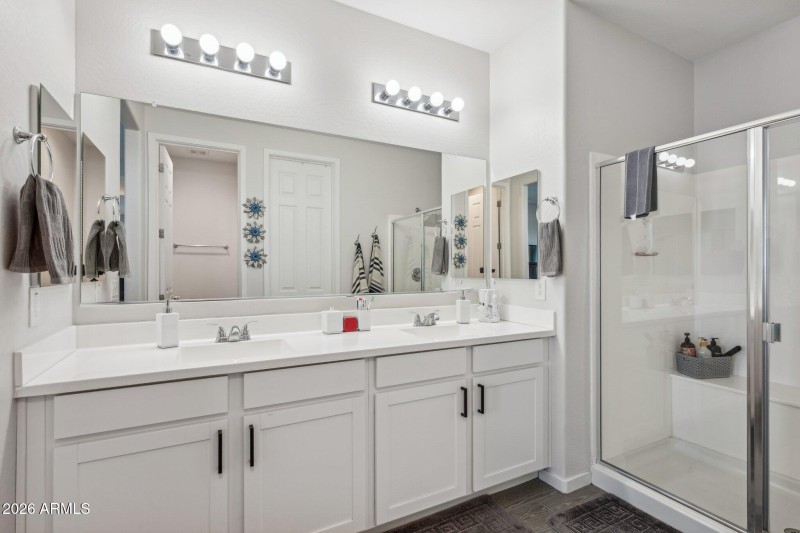 18-web-or-mls-40546-w-little-dr