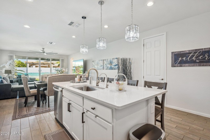 14-web-or-mls-40546-w-little-dr