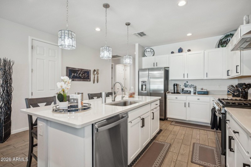 13-web-or-mls-40546-w-little-dr