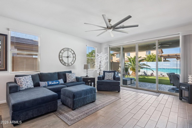 6-web-or-mls-40546-w-little-dr