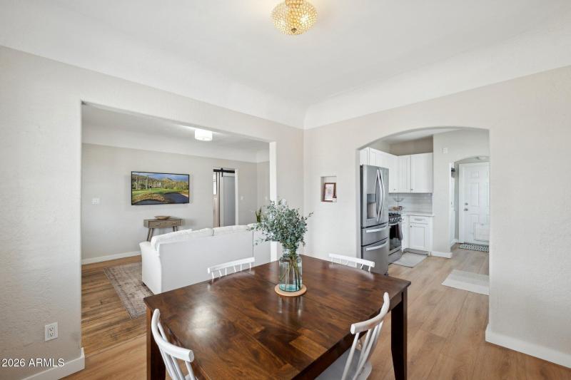 9-web-or-mls-2218-n-21st-pl