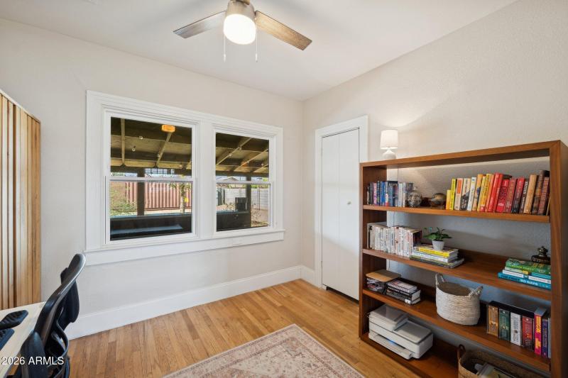 16-web-or-mls-2218-n-21st-pl