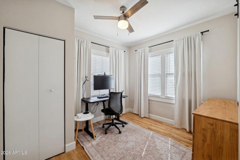 18-web-or-mls-2218-n-21st-pl