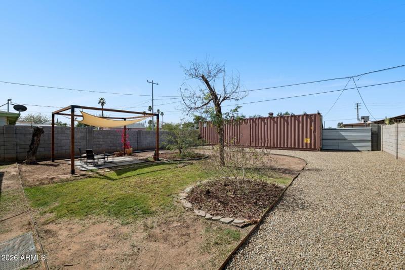 26-web-or-mls-2218-n-21st-pl