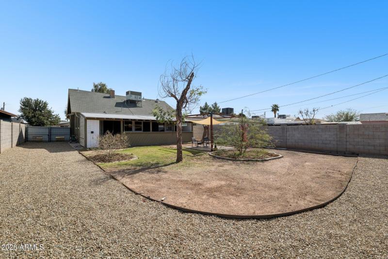 27-web-or-mls-2218-n-21st-pl