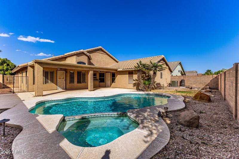 Sparkling Pool & Spa