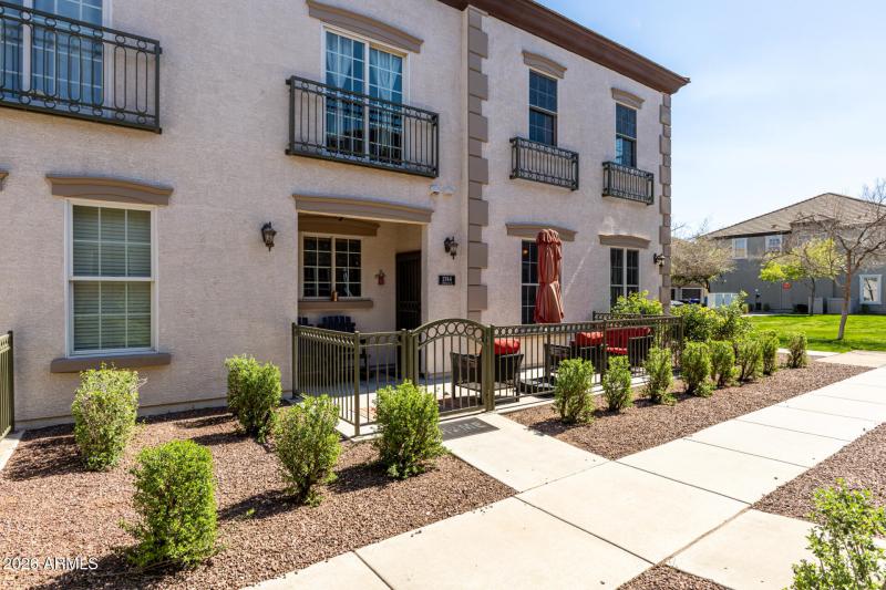 Large Courtyard Entry