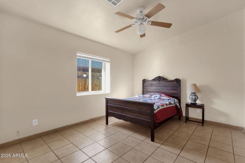 23-web-or-mls-1121-north-25th-pl-unit-1