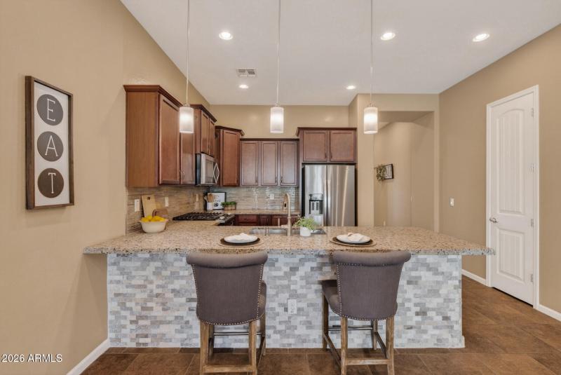 23_20556_W_Point_Ridge23_mls