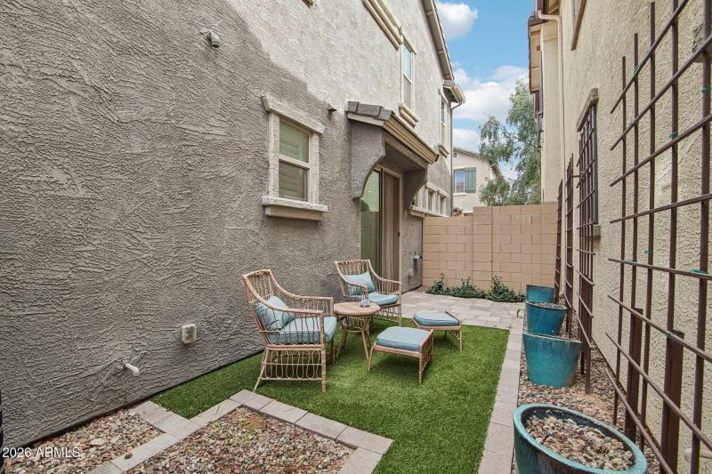 26-web-or-mls-E Impala Ave-S0503-026