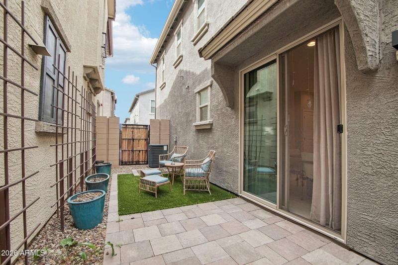 25-web-or-mls-E Impala Ave-S0503-025