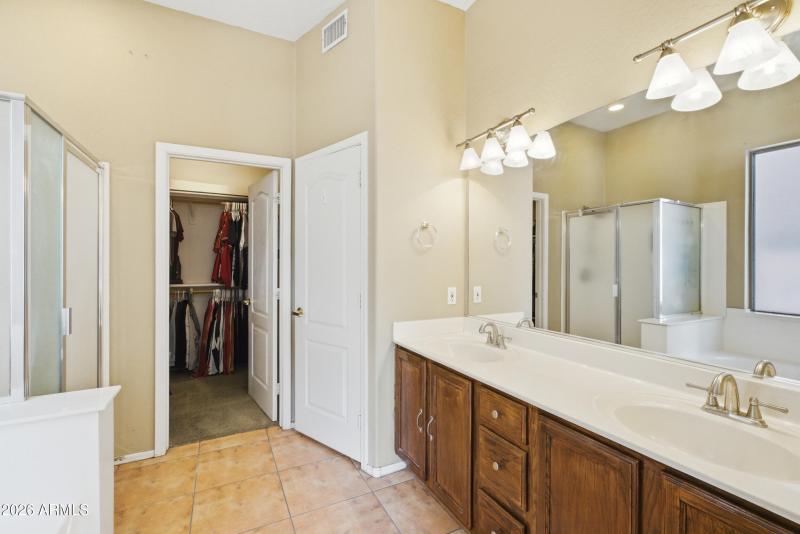 17_1645 e orangewood st-17