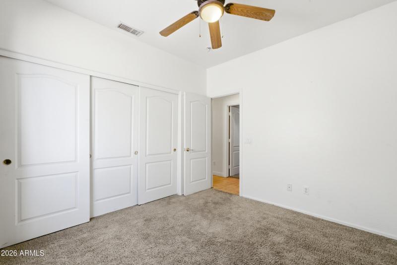 24_1645 e orangewood st-24