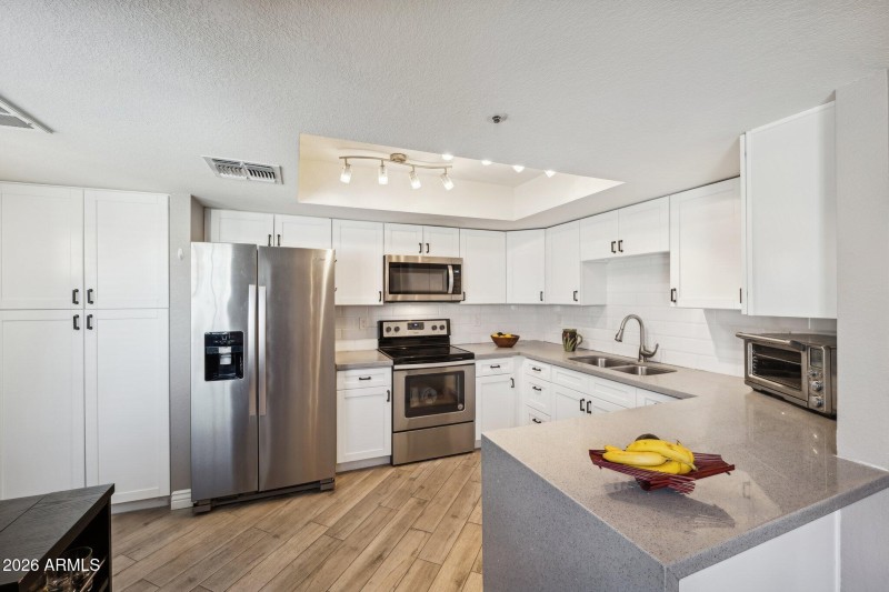 9-web-or-mls-9396-e-purdue-ave-221