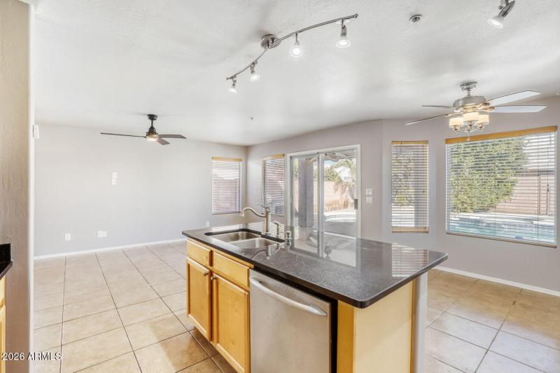 8782 e pinchot ave - Web Quality - 009 -