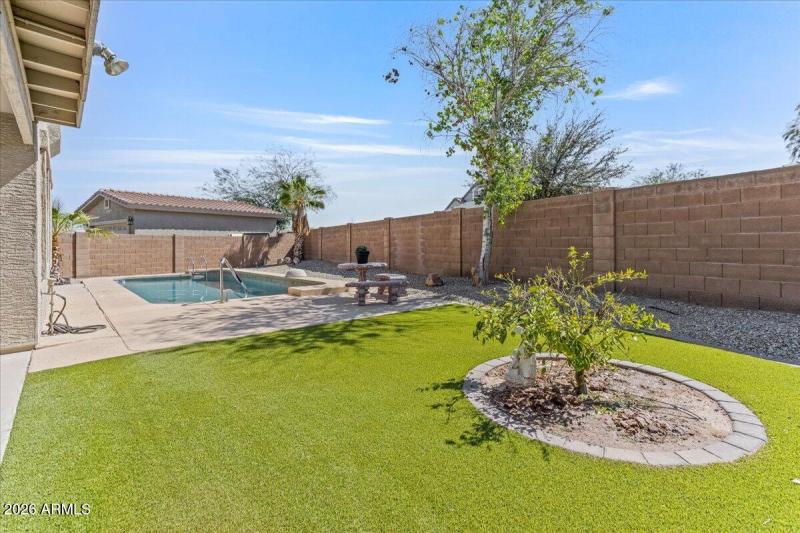 10335 W Southgate-Large Backyard w pool