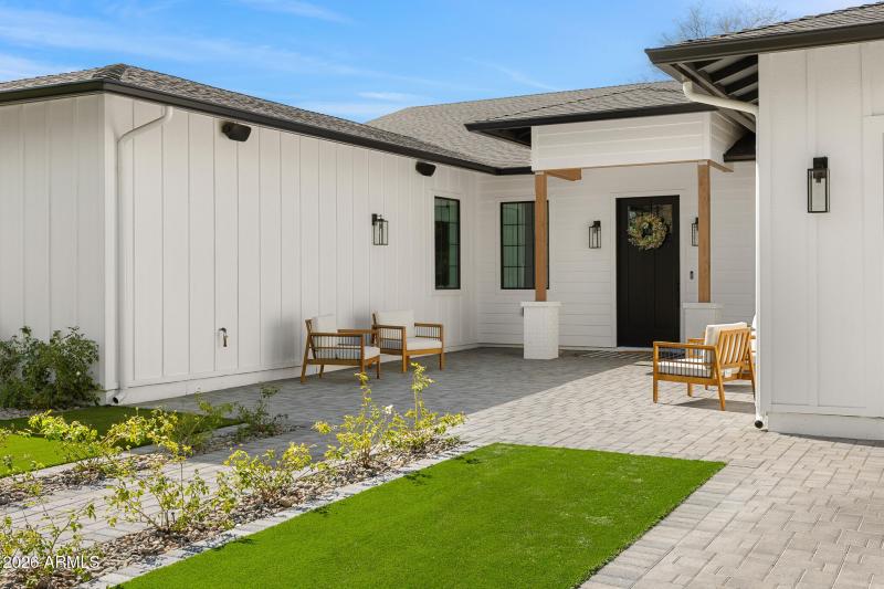 03front patio lounge