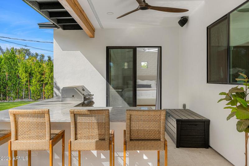 33outdoor bbq lounge